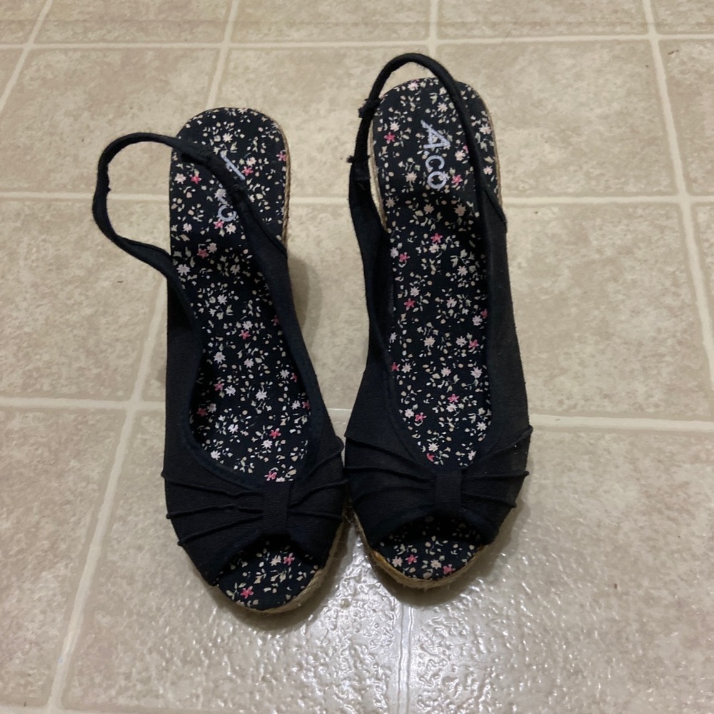 New black wedge